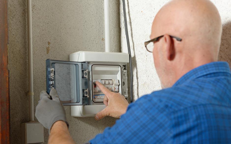 je recherche un électricien Igny